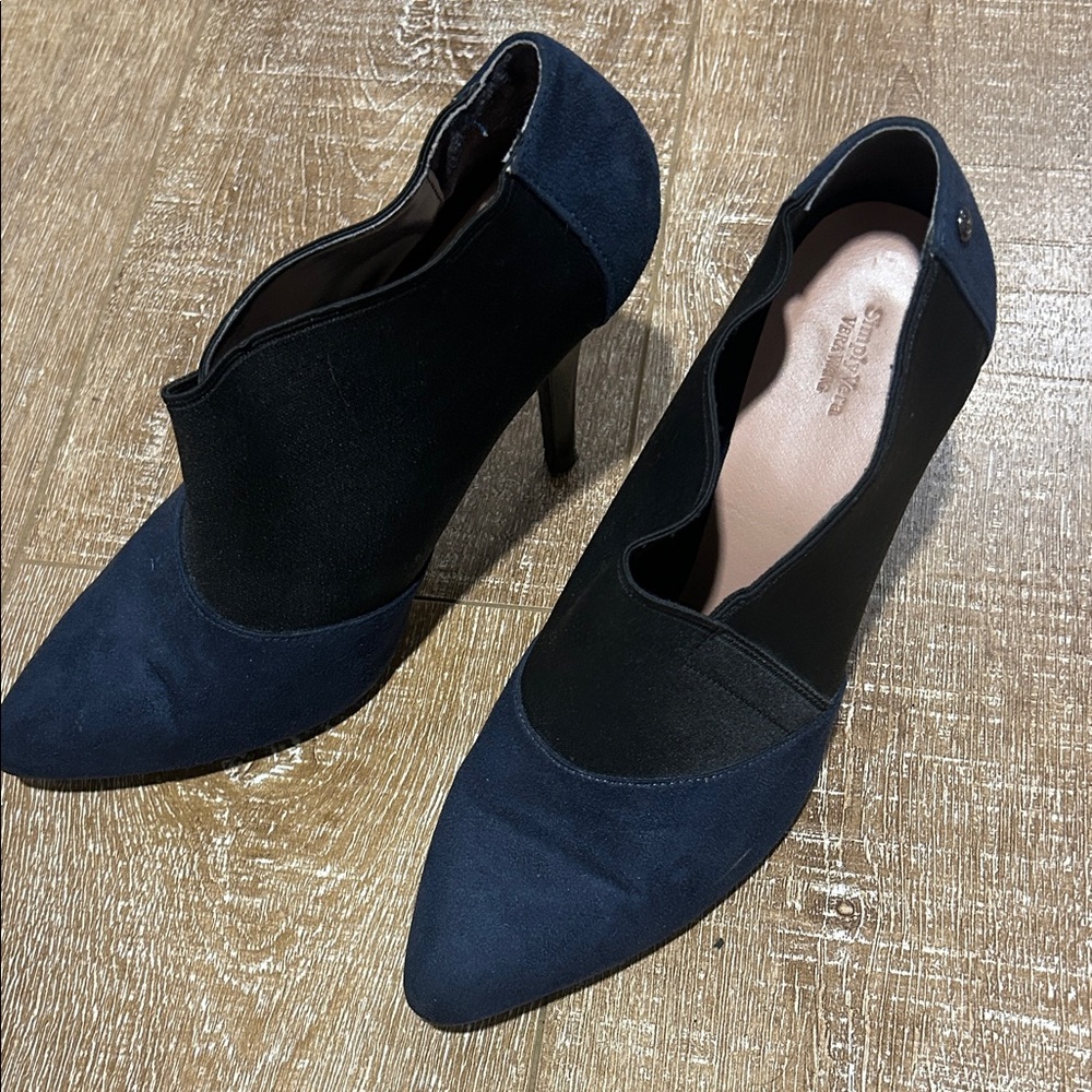 Simply Vera Vera Wang Black and Navy Heels